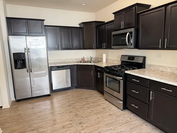 $2,600 | 658 Anchorage Court, Pingree Grove, IL 60140