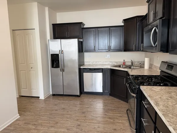 $2,600 | 658 Anchorage Court, Pingree Grove, IL 60140