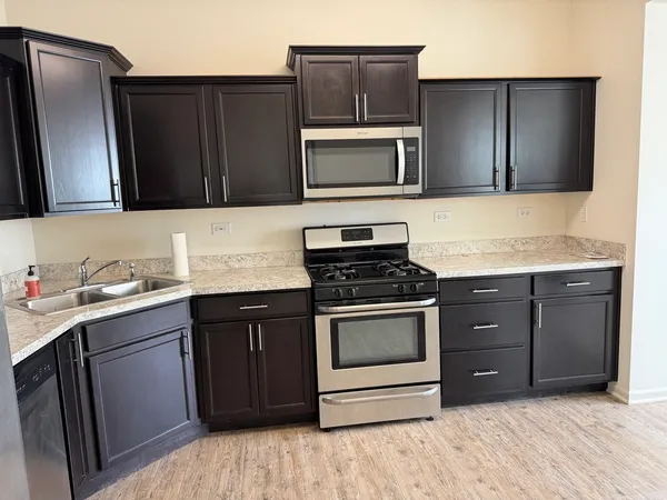 $2,600 | 658 Anchorage Court, Pingree Grove, IL 60140