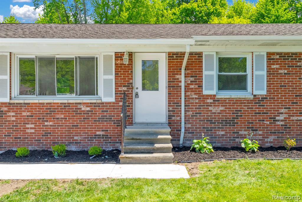 4046 State Road Fort Gratiot, MI 48059 - Photo 6 of 38