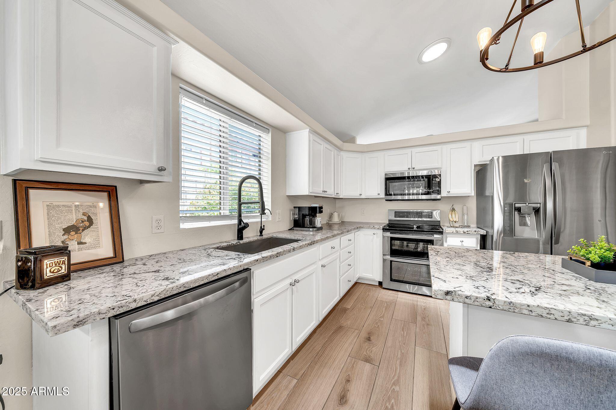 18644 North 21st Street Phoenix, AZ 85024 - Photo 10 of 33 lots of counter top