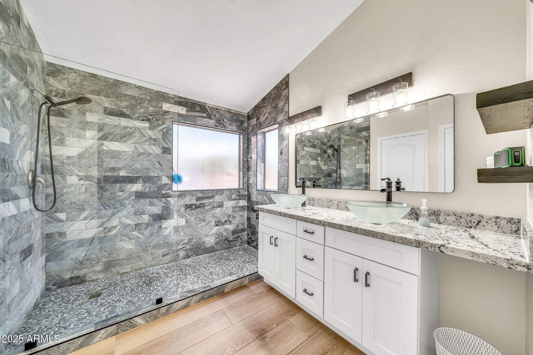 18644 North 21st Street Phoenix, AZ 85024 - Photo 14 of 33 masterbath