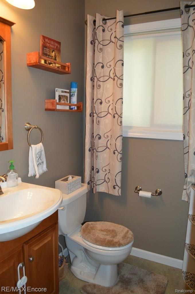 5076 Timber Ridge Trail Clarkston, MI 48346 - Photo 32 of 45 41 Entry Level Half Bath.jpg