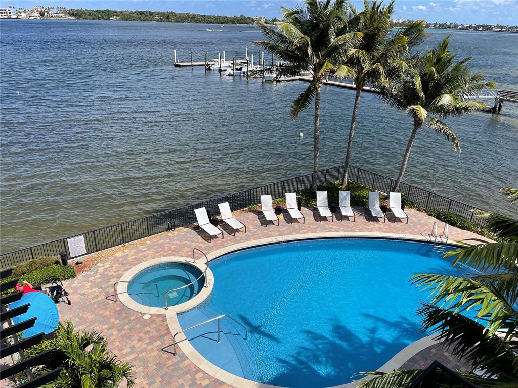 2700 North Federal Highway, Unit 407 Boynton Beach, FL 33435 - Photo 15 of 31 a view of outdoor space and yard
