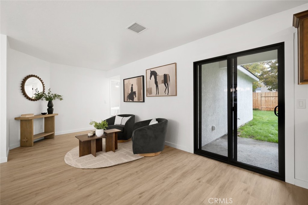 928 Austin Court Paso Robles, CA 93446 - Photo 11 of 30 a living room with furniture