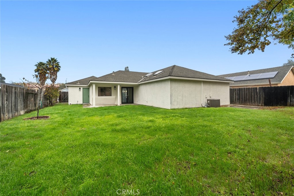 928 Austin Court Paso Robles, CA 93446 - Photo 15 of 30 a front view of house with a garden