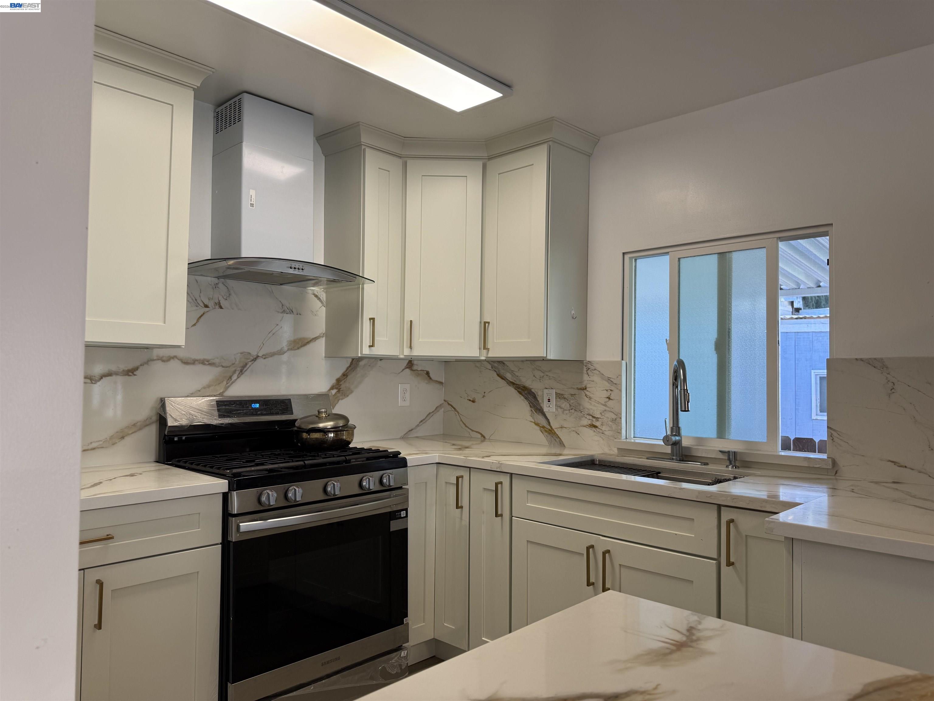 2151 Oakland Road, Unit 324 San Jose, CA 95131 - Photo 9 of 14 a kitchen with a stove and a sink