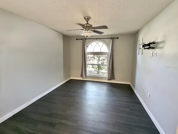 $2,595 | 4970 Reagen Way, Sarasota, FL 34232