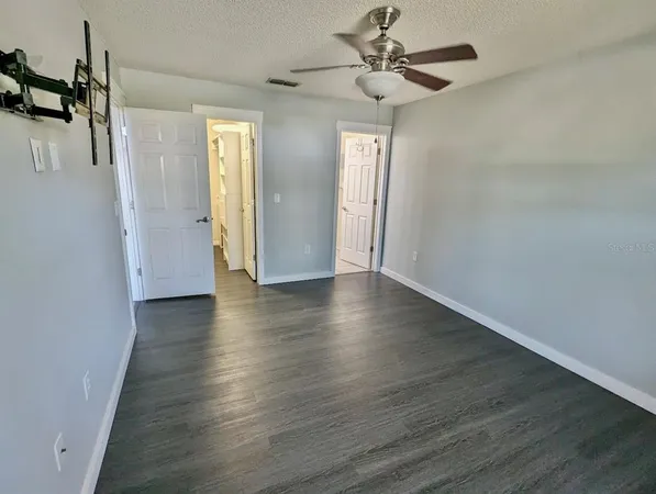 $2,595 | 4970 Reagen Way, Sarasota, FL 34232
