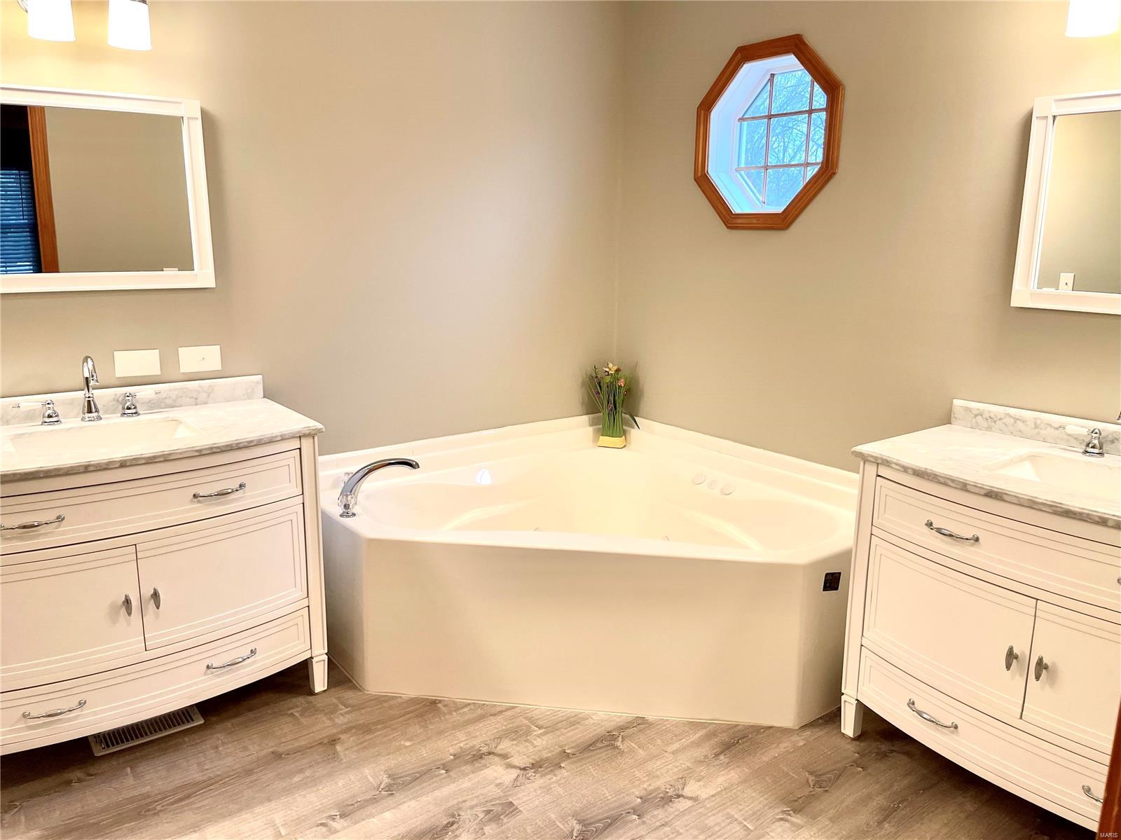 610 White Road Chesterfield, MO 63017 - Photo 19 of 34 Gallery Image 19