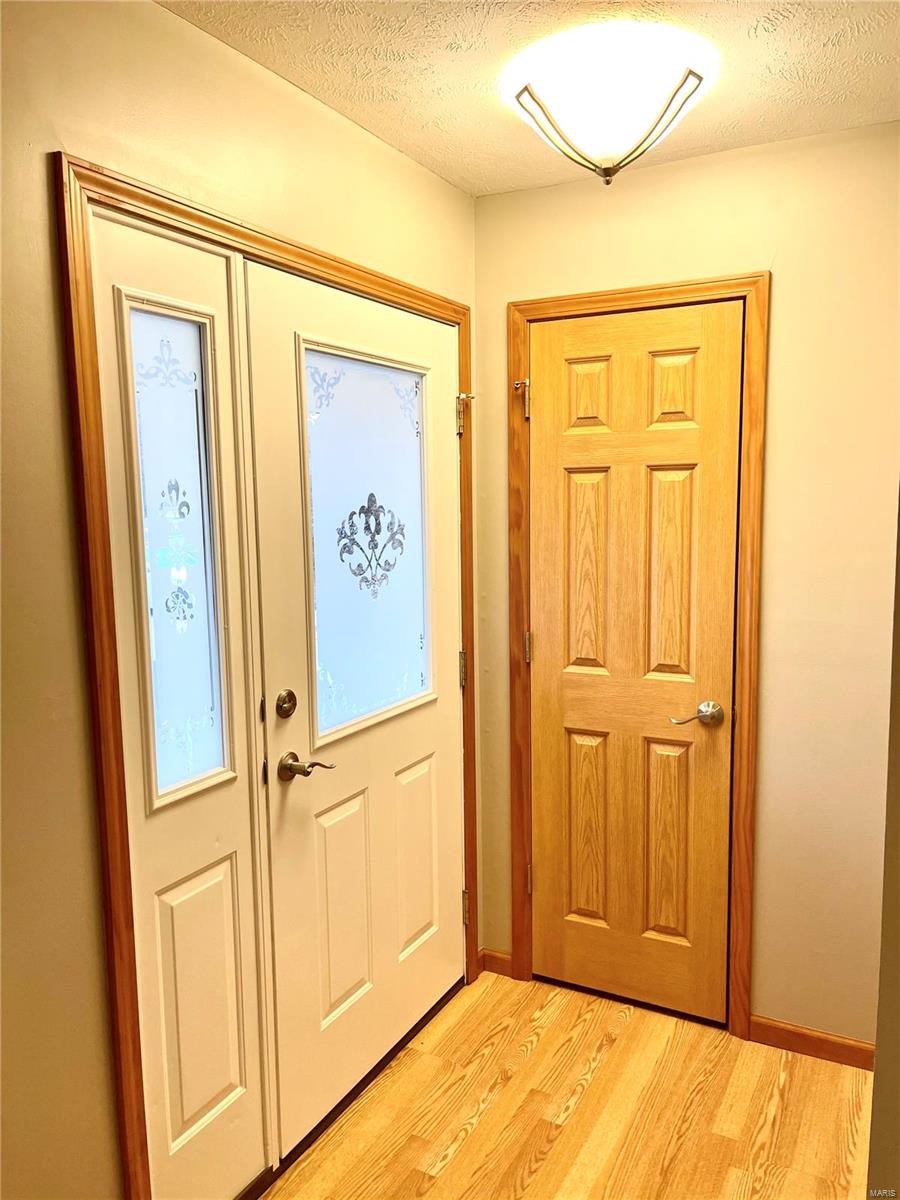 610 White Road Chesterfield, MO 63017 - Photo 3 of 34 Gallery Image 3