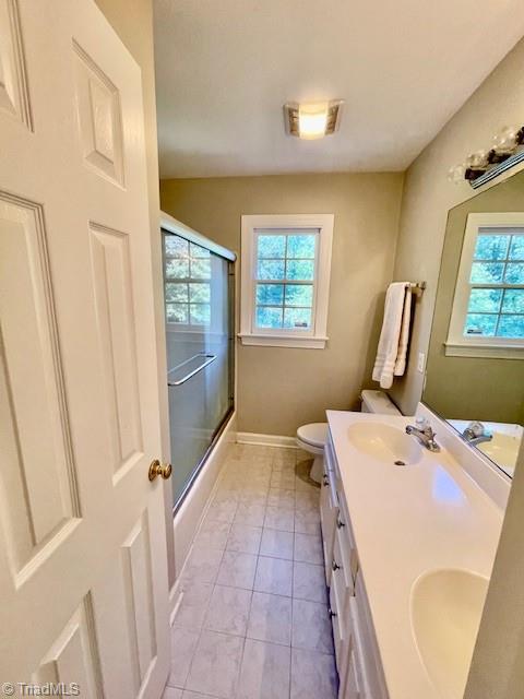 6103 Trotter Ridge Road Summerfield, NC 27358 - Photo 22 of 34 Hall bath with dual vanities
