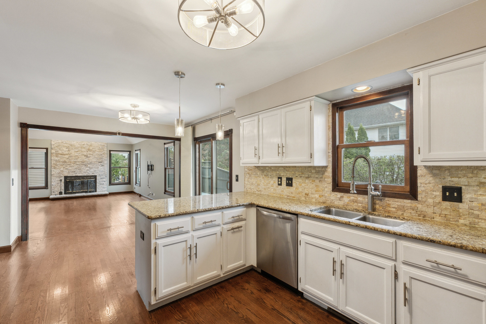 1715 Chestnut Hill Road Plainfield, IL 60586 - Photo 4 of 30