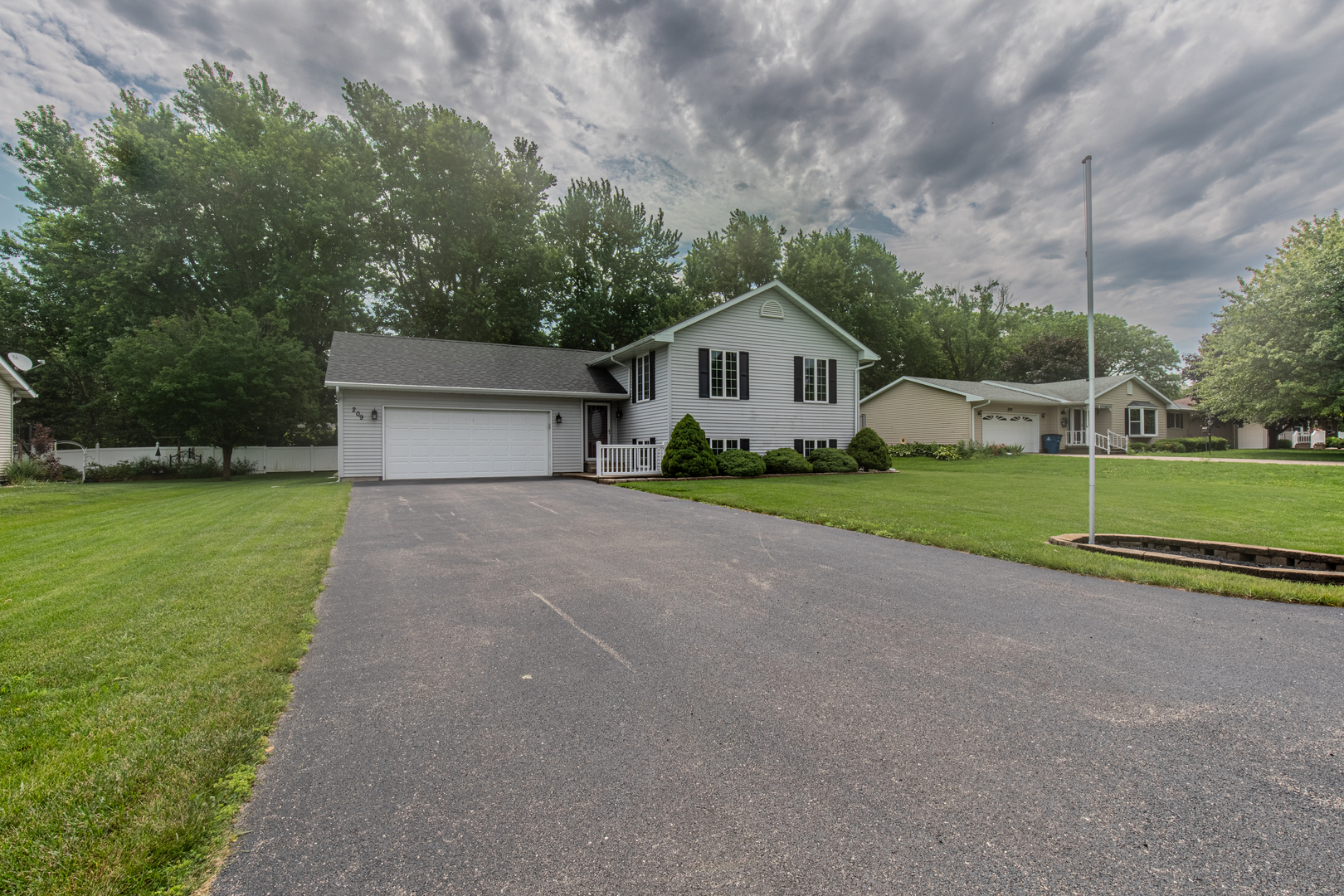 209 North Pleasant Street Ohio, IL 61349 - Photo 2 of 34
