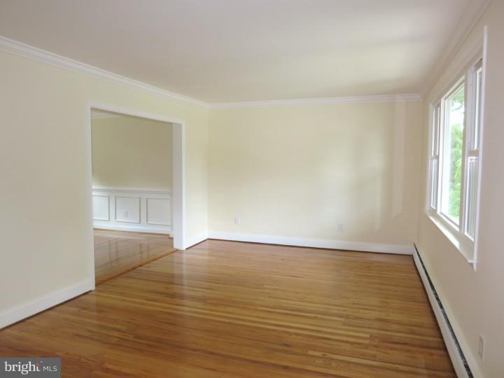 715 Springdell Road King of Prussia, PA 19406 - Photo 3 of 25 Living Room