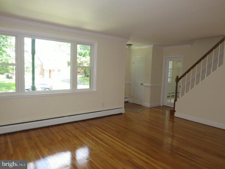 715 Springdell Road King of Prussia, PA 19406 - Photo 4 of 25 Living Room