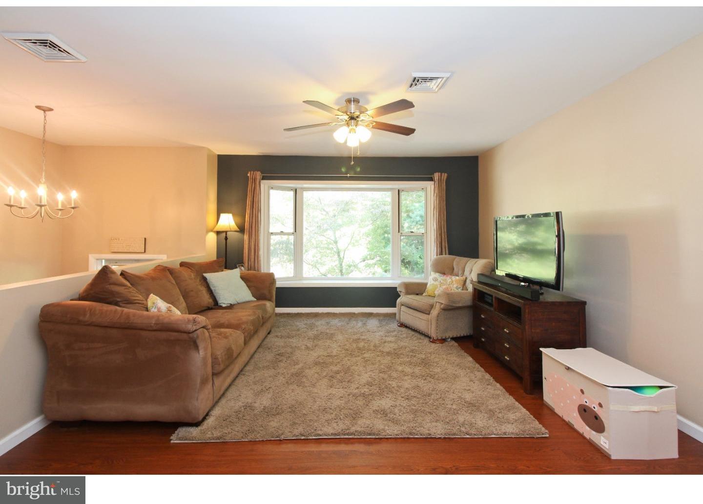 125 Princeton Road Pennsville, NJ 08070 - Photo 2 of 24 Living Room