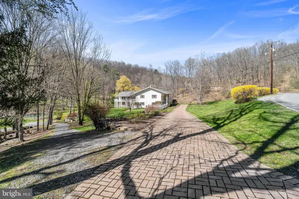 a view of a pathway with a yard
