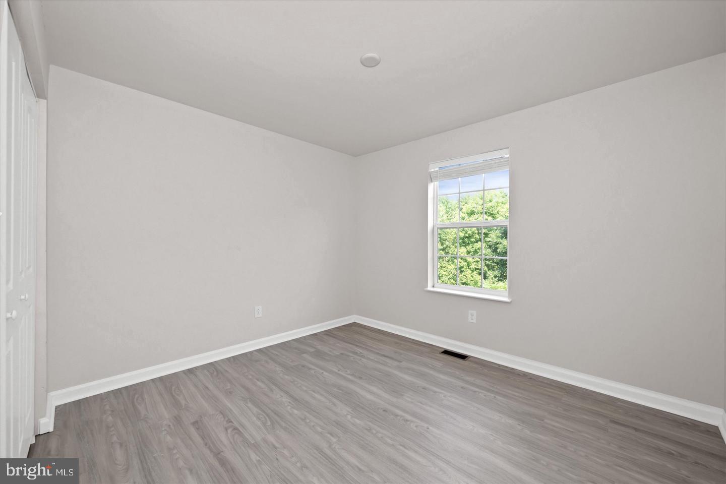 26 Munro Road Newark, DE 19711 - Photo 14 of 22 a view of an empty room with wooden floor and a window