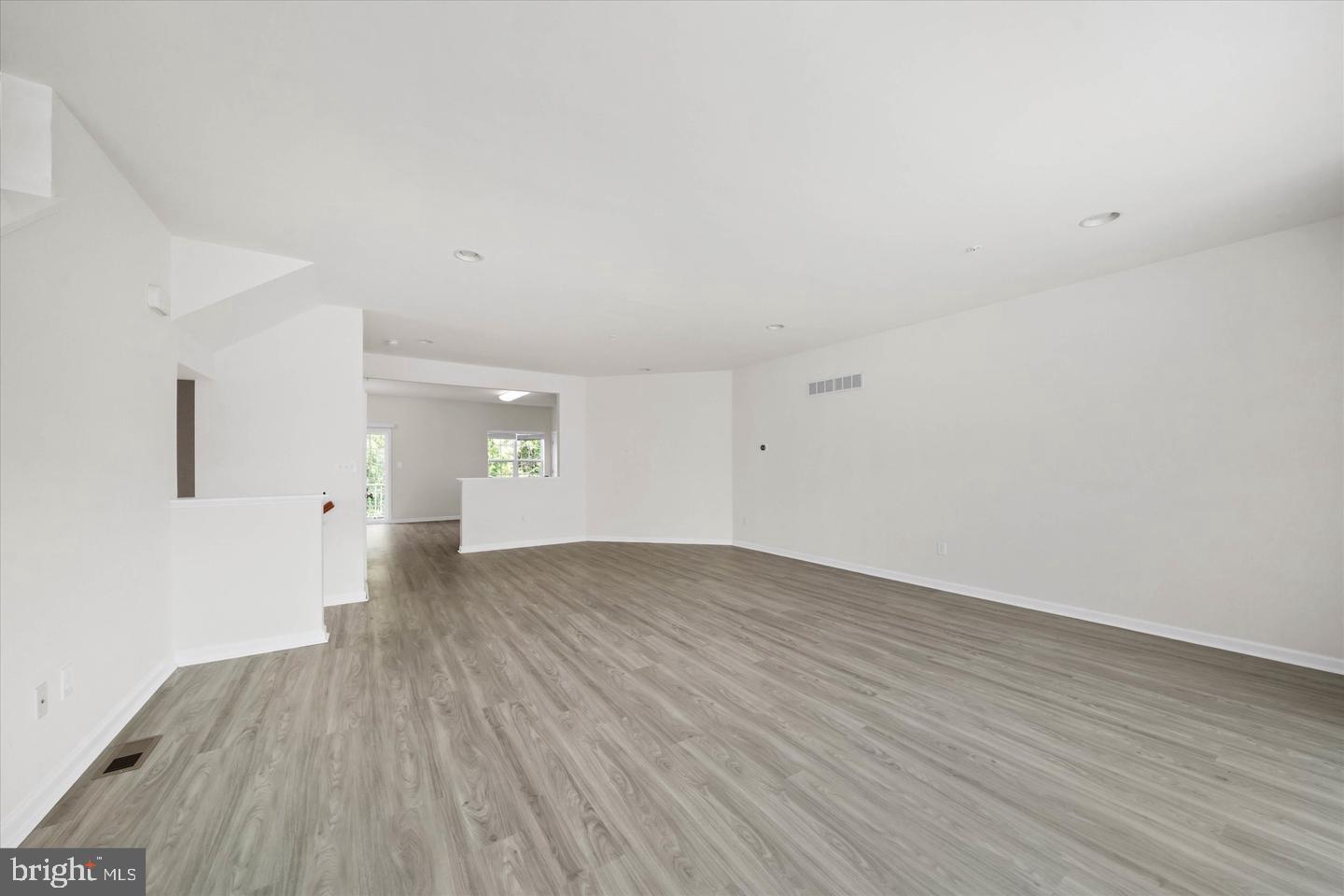 26 Munro Road Newark, DE 19711 - Photo 4 of 22 a view of an empty room and wooden floor