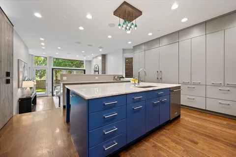 $2,500,000 | 2901 North Burling Street, Chicago, IL 60657