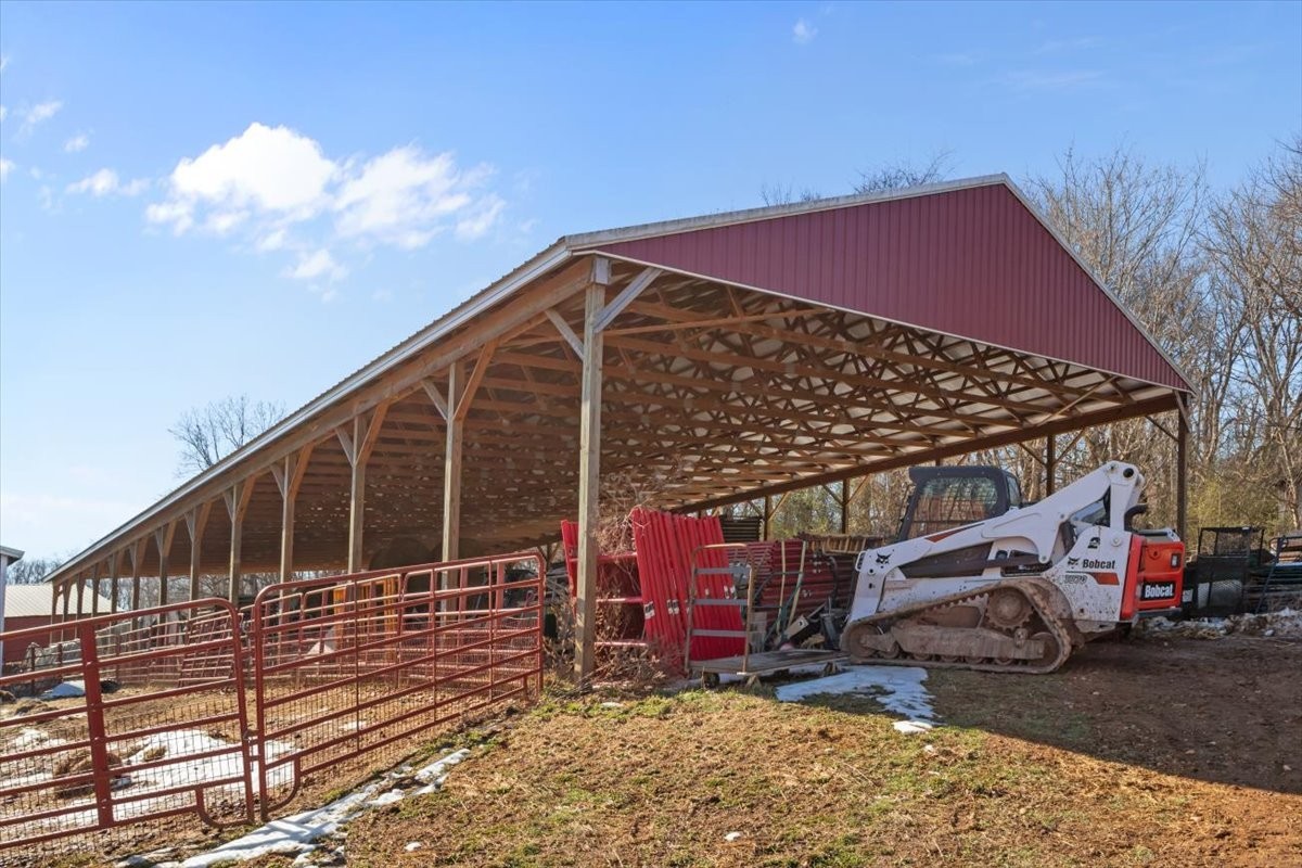 1429 Hunley Branch Road Charlotte, TN 37036 - Photo 31 of 51 a view of a house with a patio