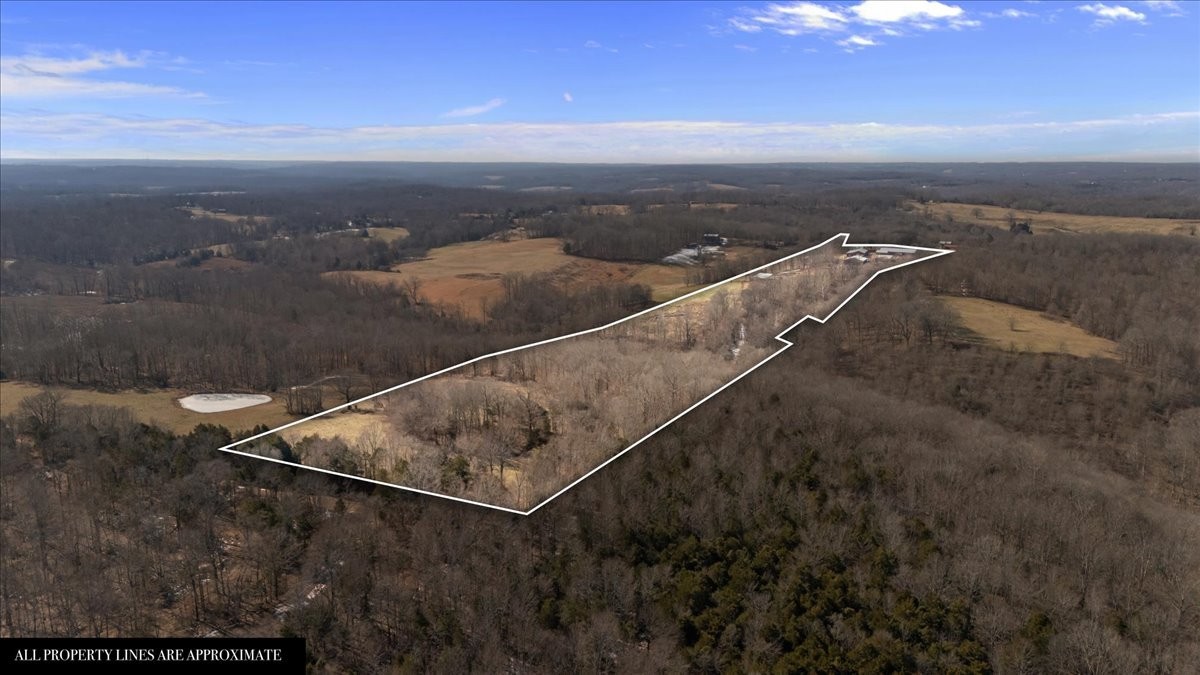 1429 Hunley Branch Road Charlotte, TN 37036 - Photo 41 of 51 a view of a terrace