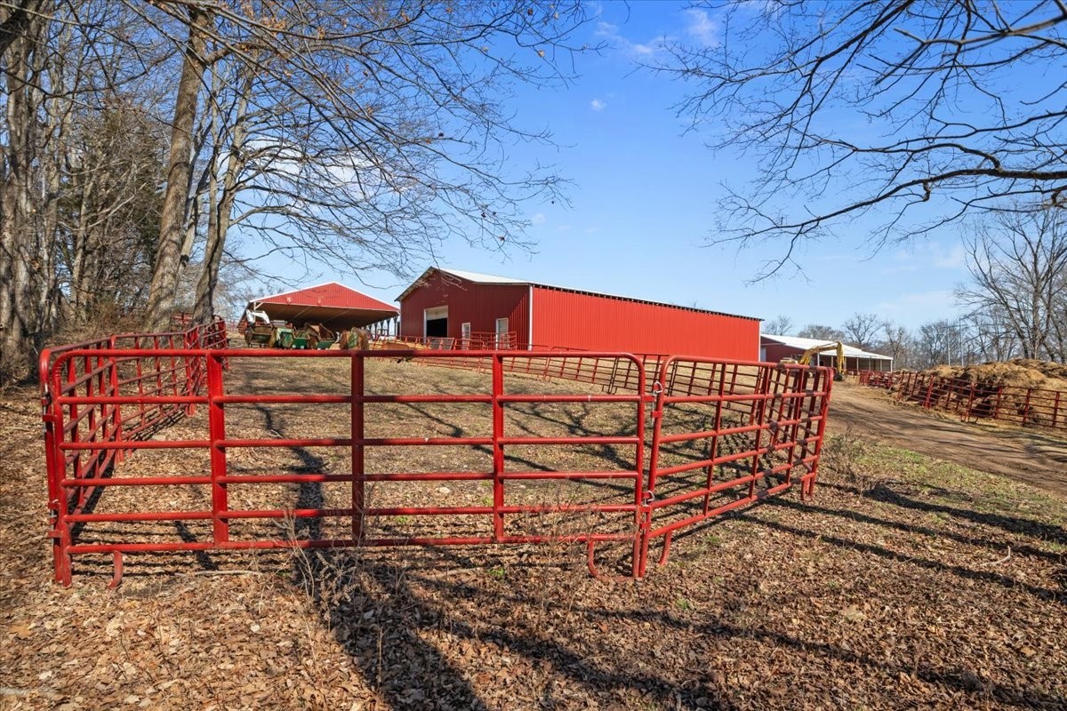 1429 Hunley Branch Road Charlotte, TN 37036 - Photo 9 of 51 a view of a building