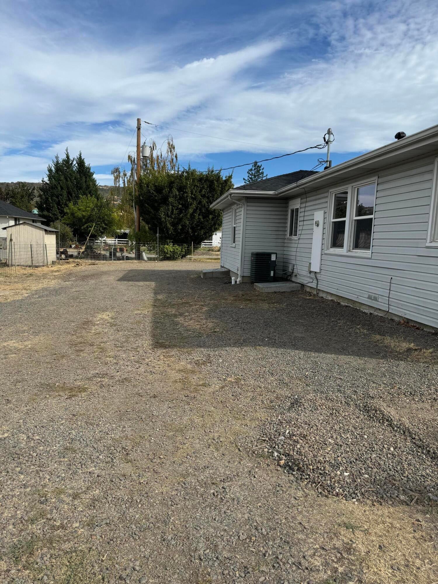 2977 Coker Butte Road Medford, OR 97504 - Photo 9 of 57 IMG_6417