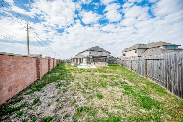 $4,200 | 6301 Superior Drive, League City, TX 77573