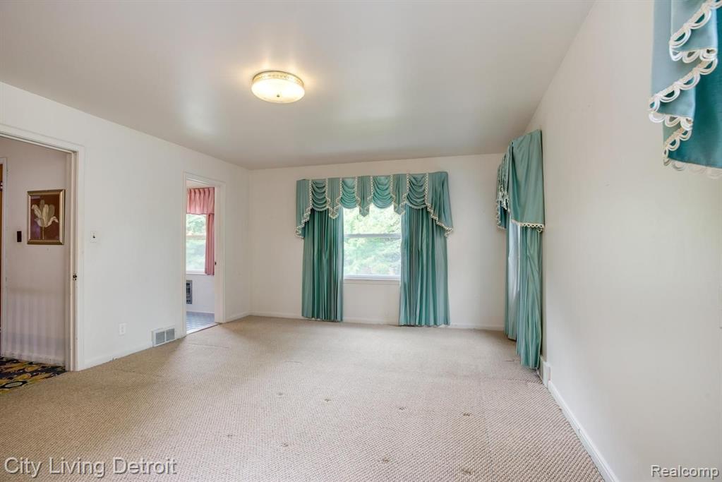 19600 Roslyn Road Detroit, MI 48221 - Photo 19 of 36