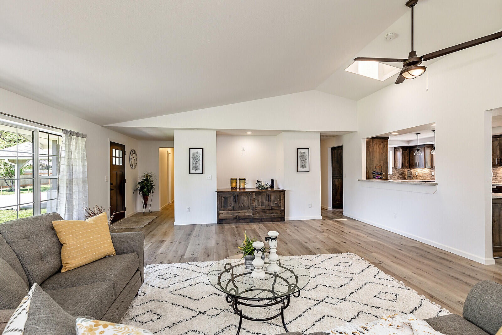 2922 Lower River Road Grants Pass, OR 97526 - Photo 7 of 72 Great Room