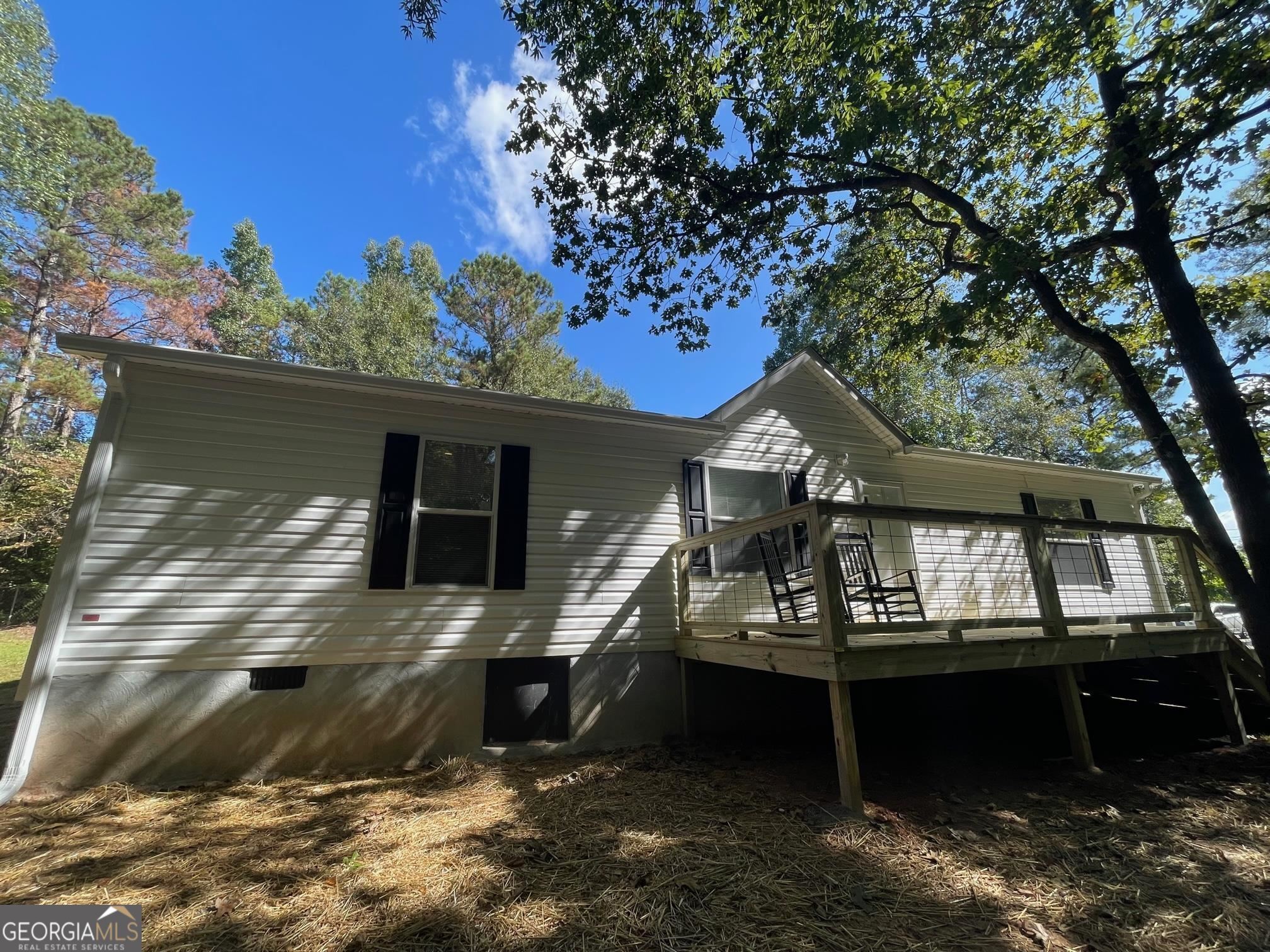 a view of a fountain of the house