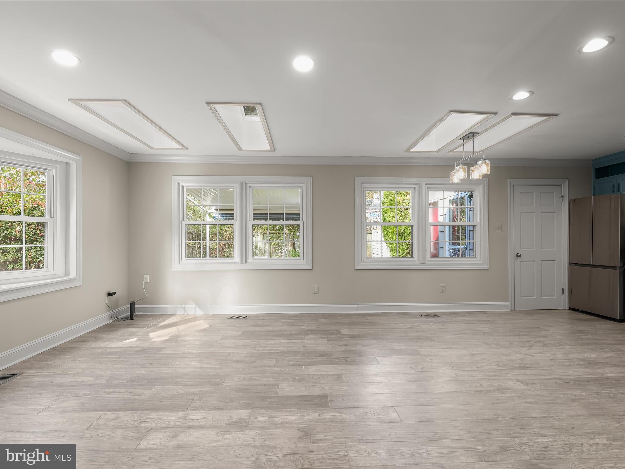 5470 Gloucester Road Columbia, MD 21044 - Photo 37 of 37 Open floor plan with skylights