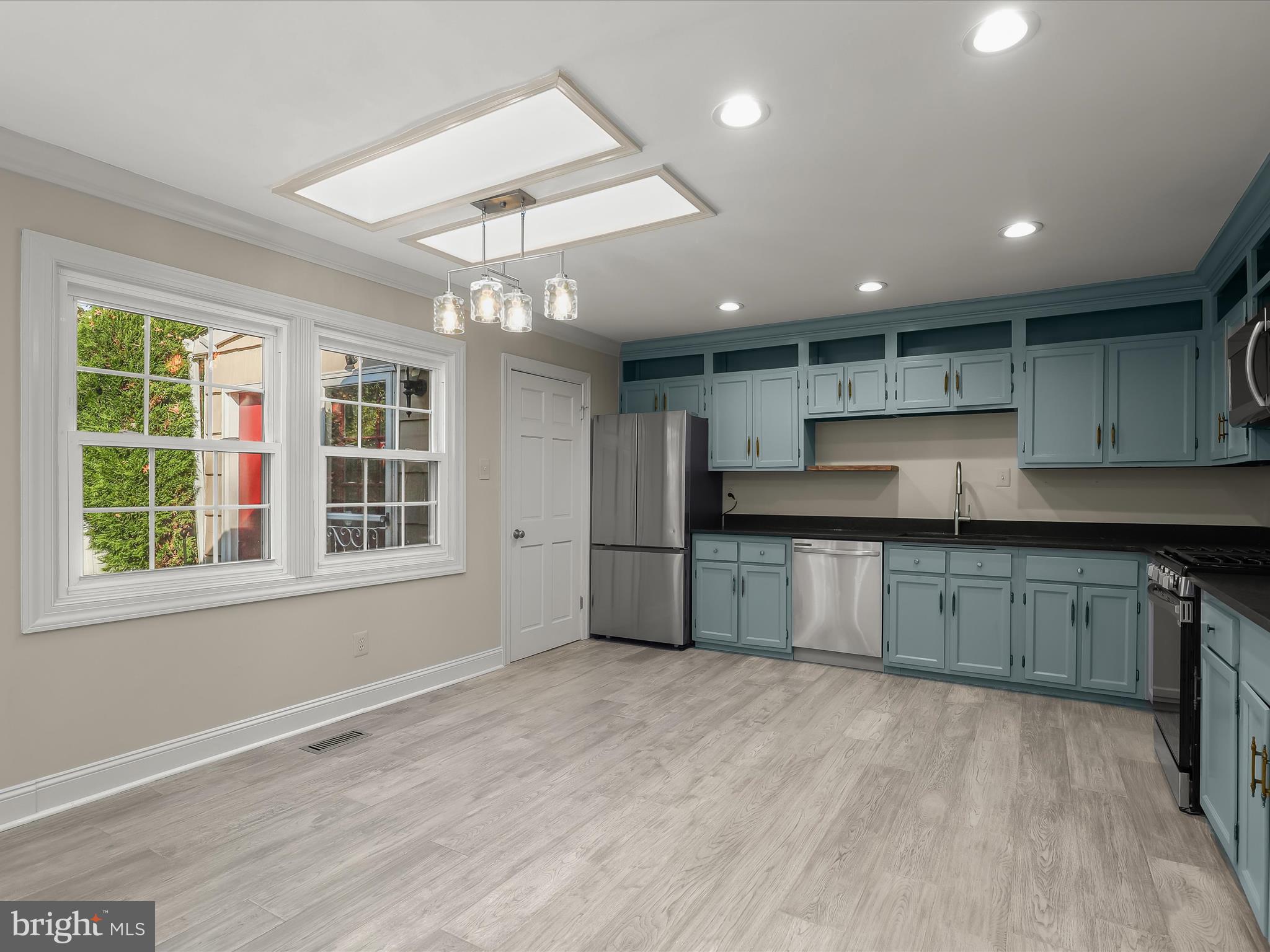 5470 Gloucester Road Columbia, MD 21044 - Photo 12 of 37 Kitchen