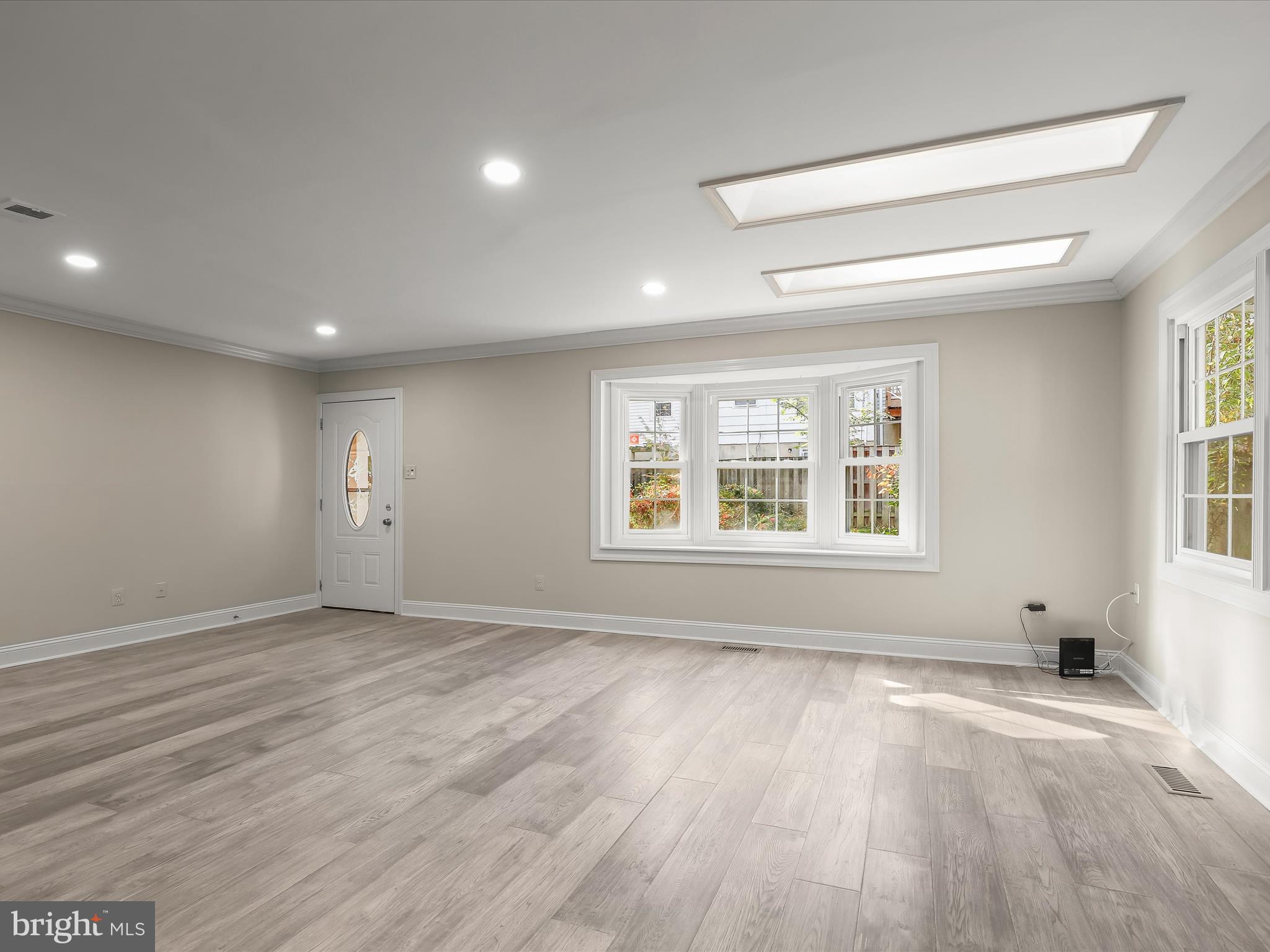 5470 Gloucester Road Columbia, MD 21044 - Photo 35 of 37 Sun lit open floor plan