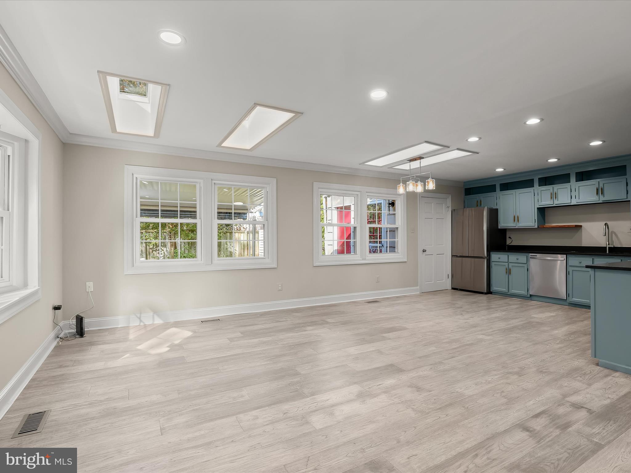 5470 Gloucester Road Columbia, MD 21044 - Photo 36 of 37 Sun filled open floor plan with skylights