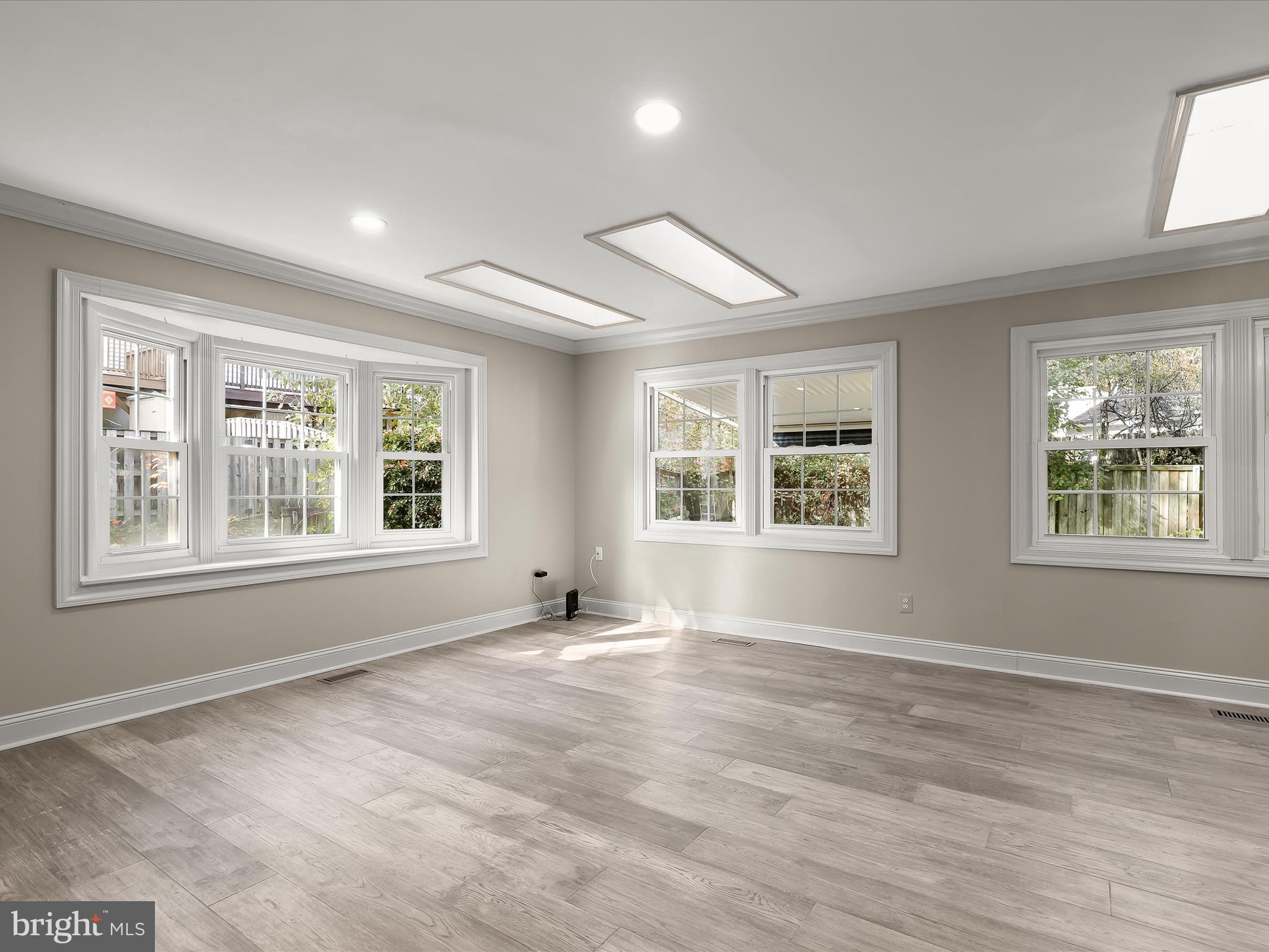 5470 Gloucester Road Columbia, MD 21044 - Photo 7 of 37 Skylights