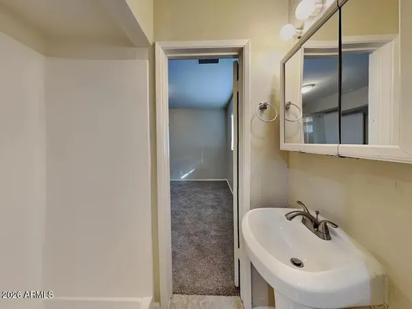 $1,975 | 2039 East Osborn Road, Phoenix, AZ 85016