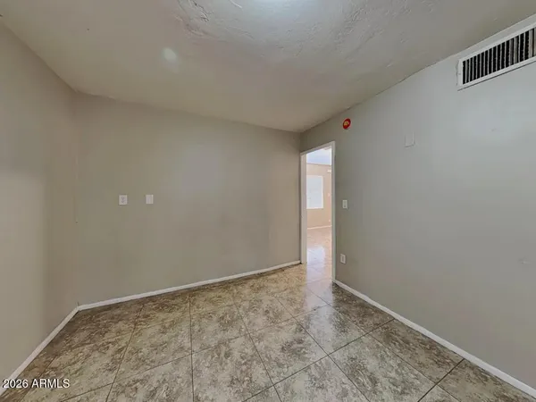 $1,975 | 2039 East Osborn Road, Phoenix, AZ 85016