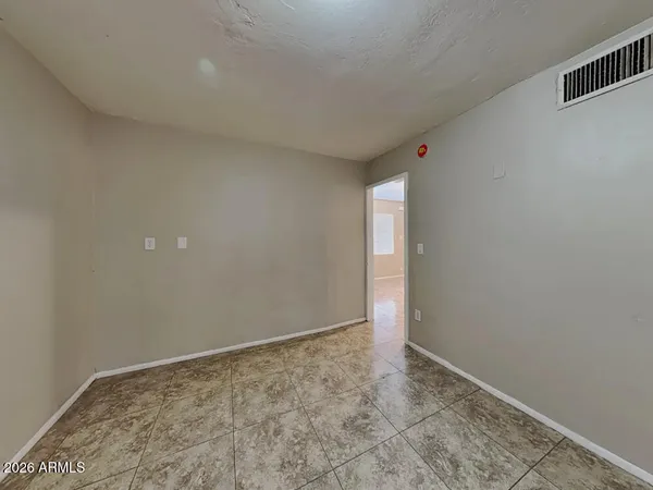 $1,975 | 2039 East Osborn Road, Phoenix, AZ 85016