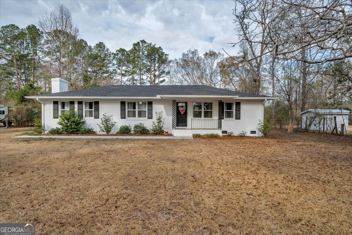 480 Country Club Road Dublin, GA 31021 - Photo 34 of 42 a front view of a house with a garden