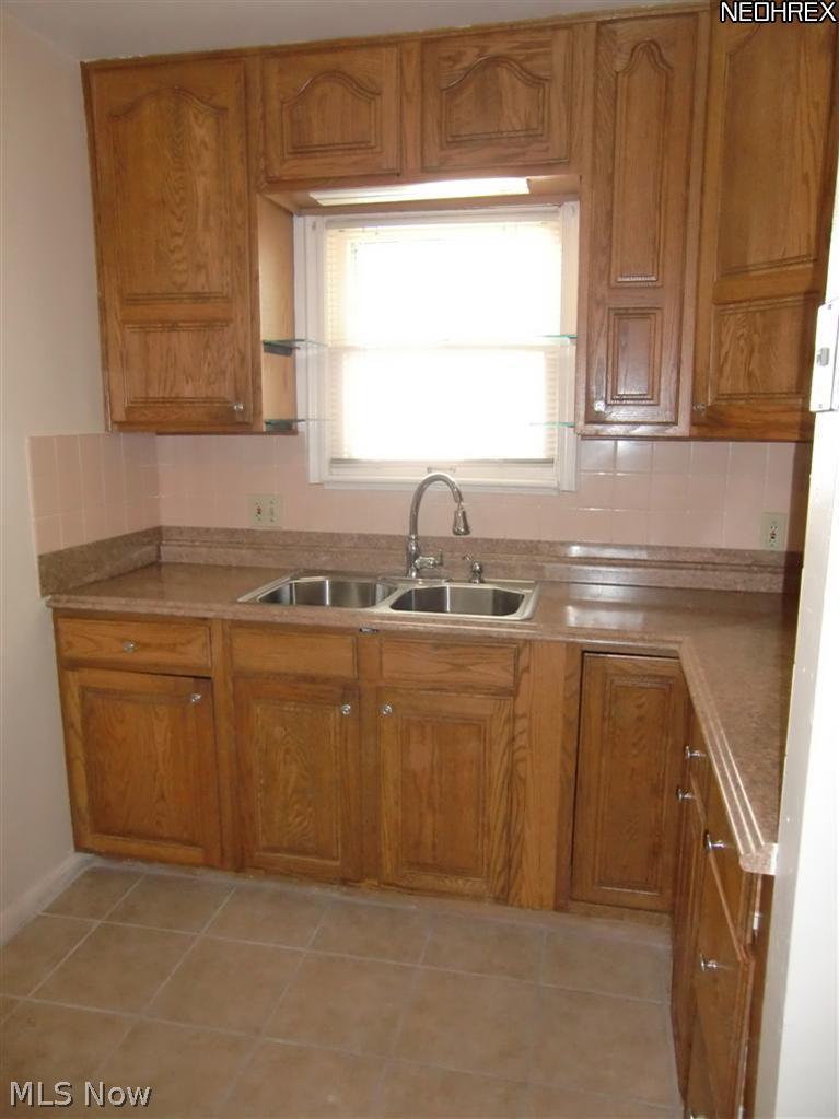 1131 Pennfield Road Cleveland, OH 44121 - Photo 17 of 23