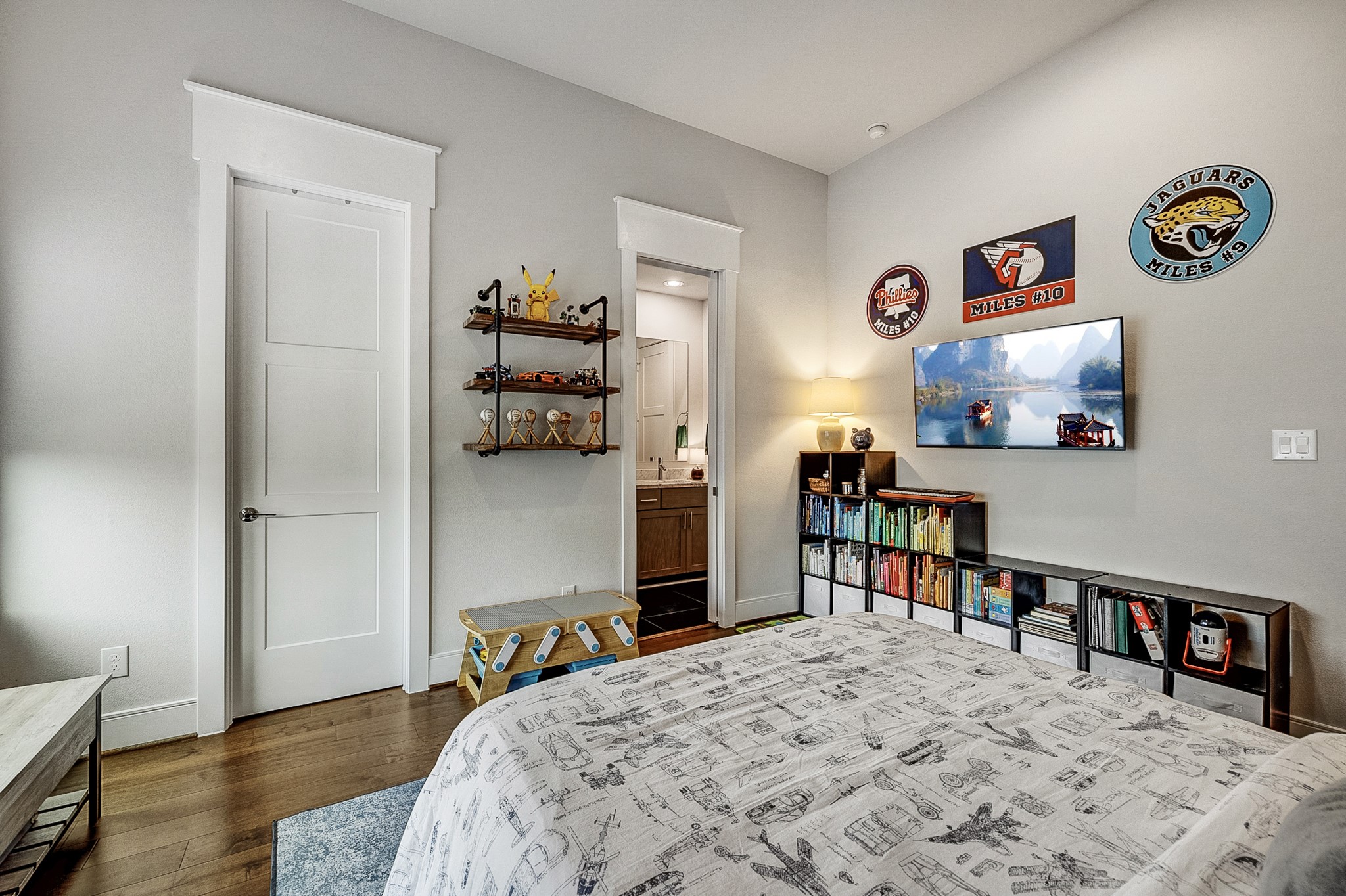 3306 Cardinal Crest Lane Houston, TX 77080 - Photo 28 of 50 a bedroom with a bed and wooden floor