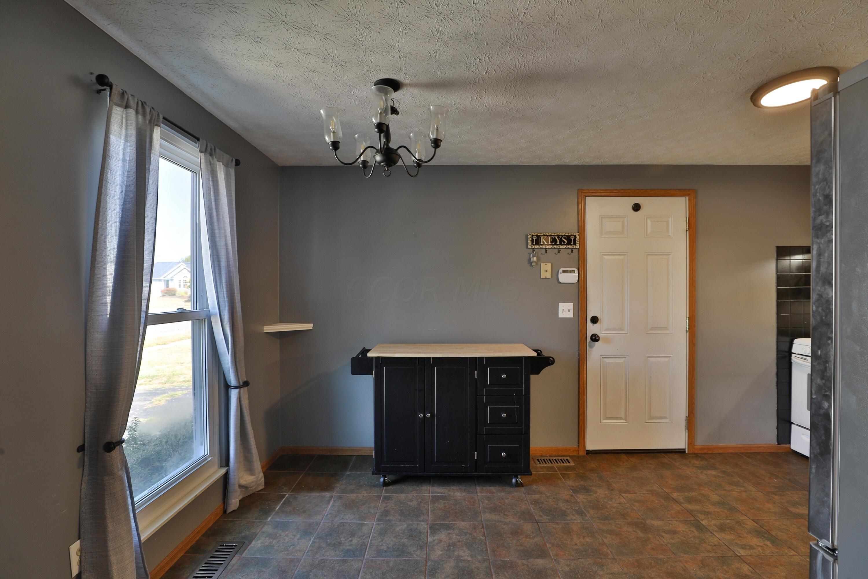 626 South Murray Hill Road Columbus, OH 43228 - Photo 10 of 33 626-S-MurrayHill-07