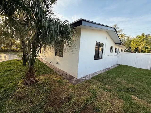 a view of backyard with garden