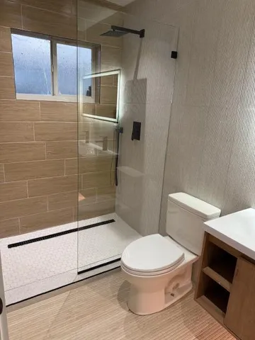 a bathroom with a toilet and a shower