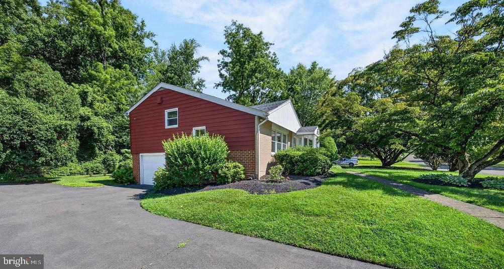 840 Pembroke Road Rydal, PA 19046 - Photo 3 of 49 Exterior/front yard