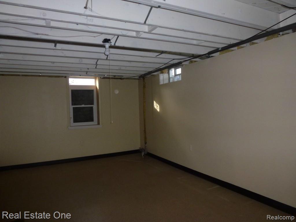 970 Bloomer Road Rochester, MI 48307 - Photo 27 of 30 018.jpg