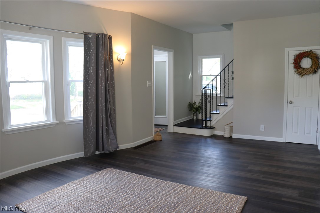 1080 Roanoke Road Cleveland, OH 44121 - Photo 2 of 30 Gallery Image 2